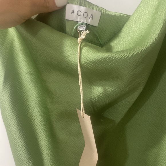 Textured satin Olive dress from Vici - Picture 2 of 3